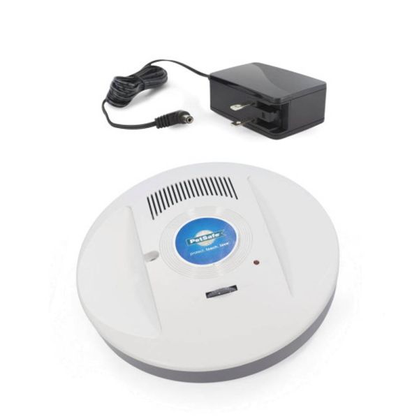 Indoor electric fence outlet